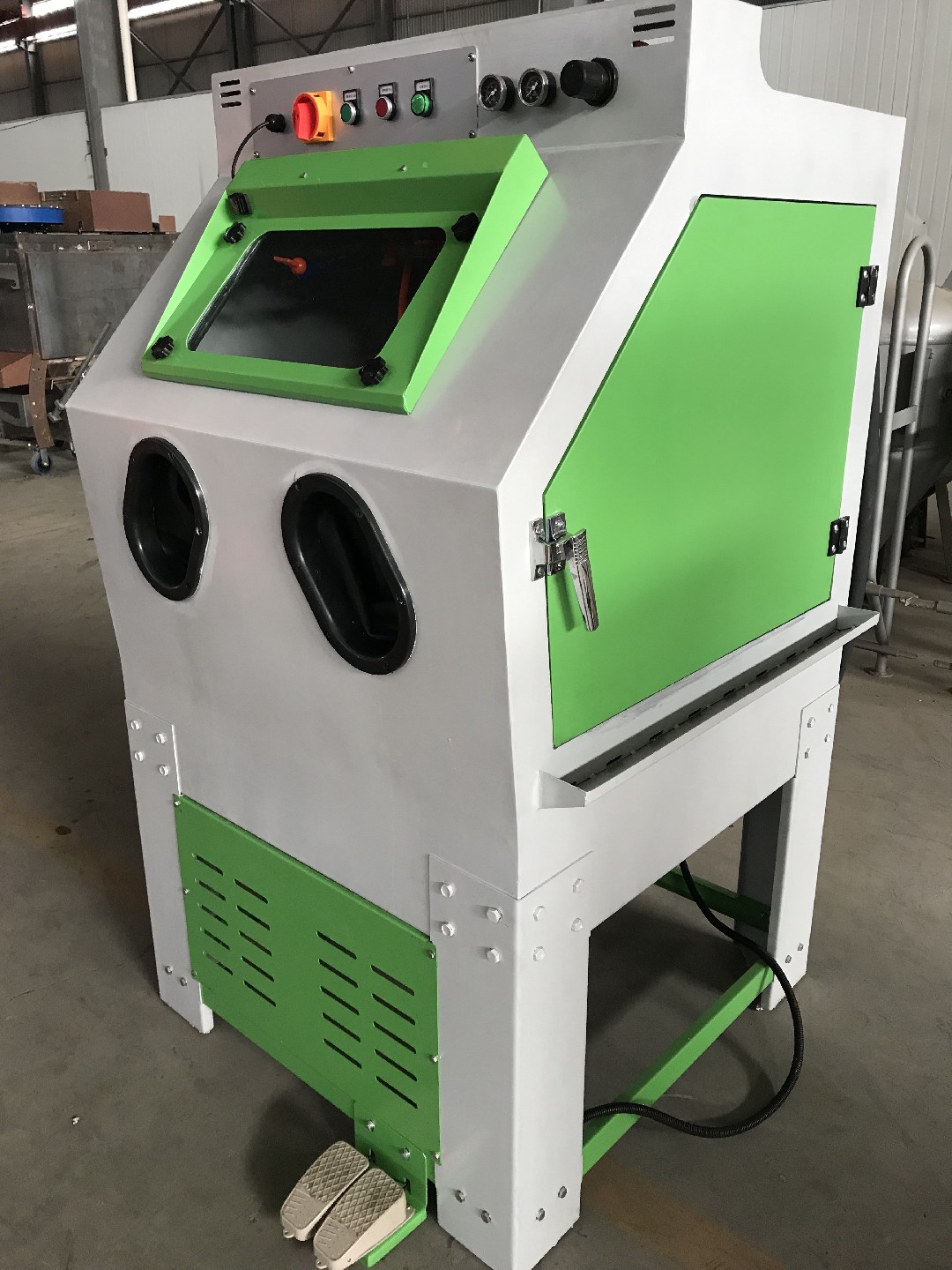 TBWN9090液體箱式手動噴砂機(jī)