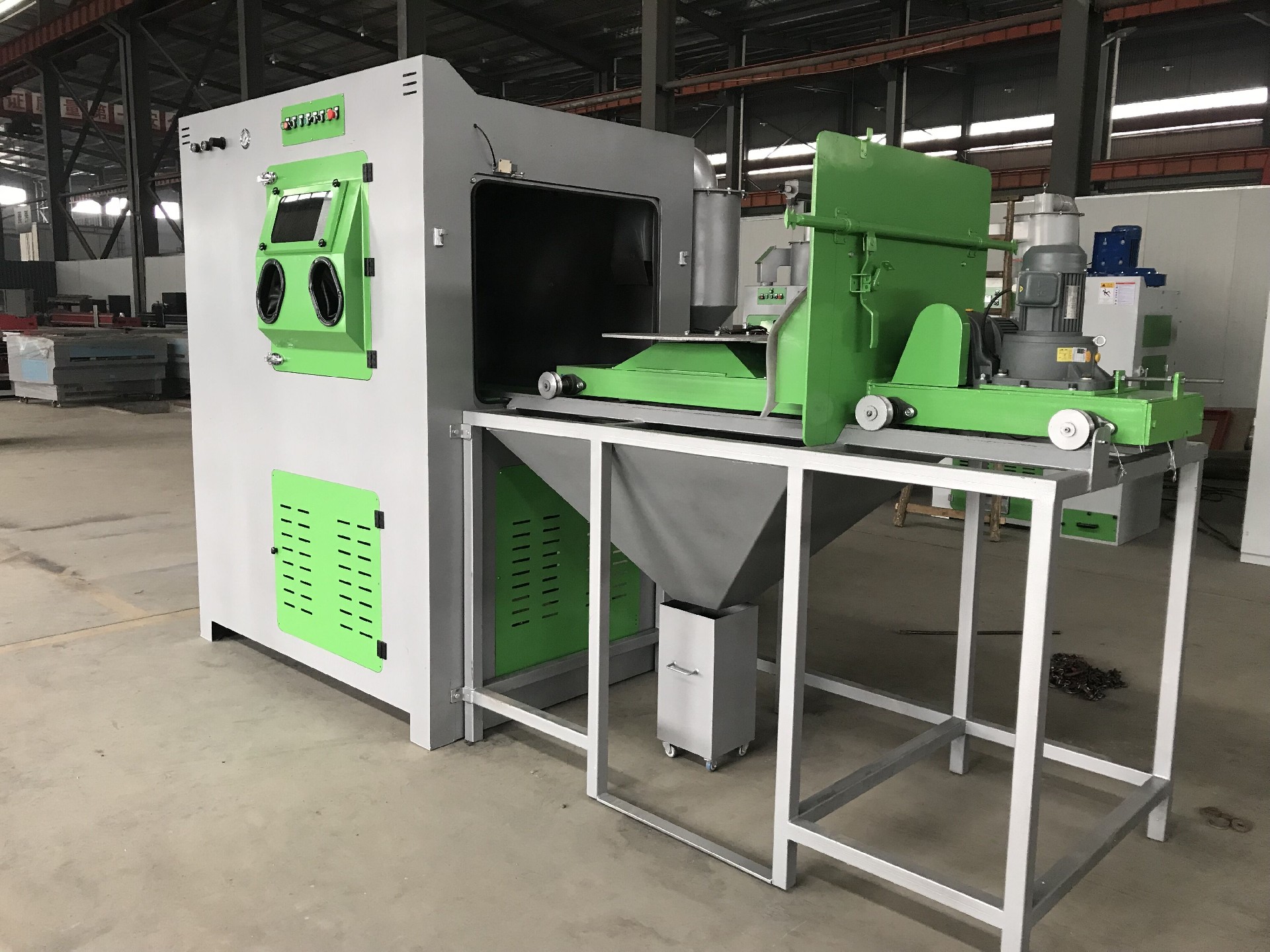 新型環(huán)保手動加壓式噴砂機(jī)